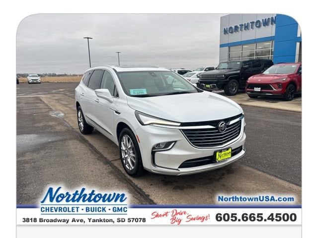 2023 Buick Enclave Essence