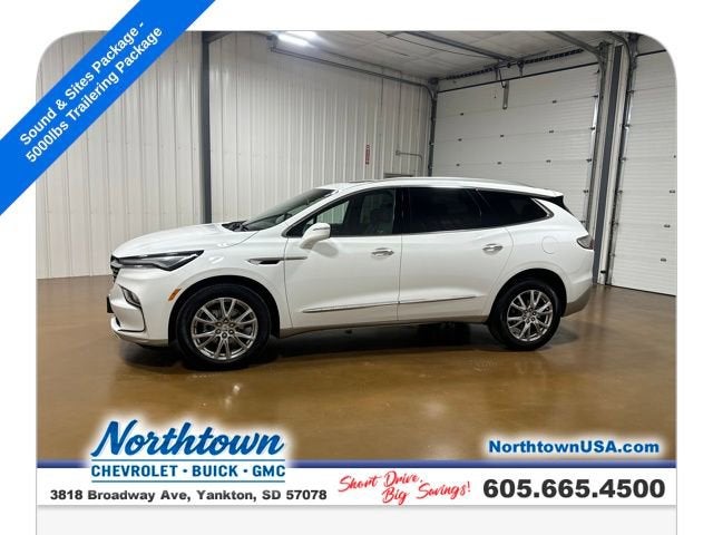 2023 Buick Enclave Essence