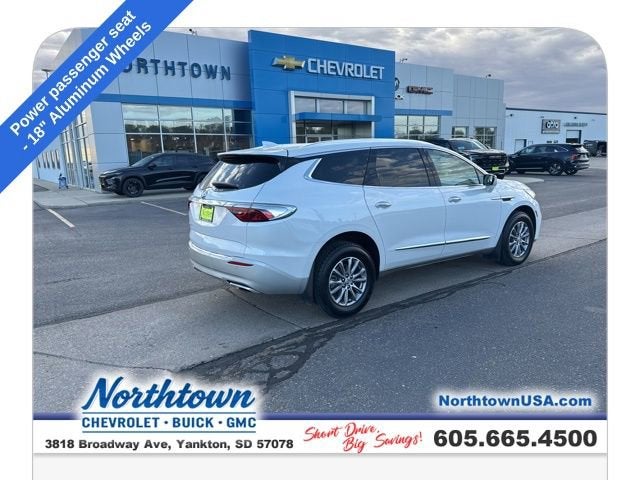 2023 Buick Enclave Essence