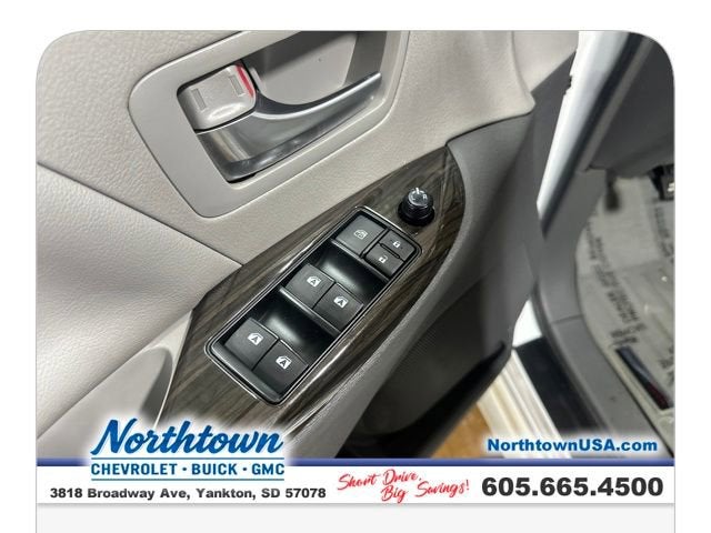 2017 Toyota Sienna XLE Auto Access Seat