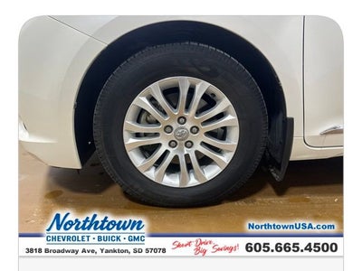 2017 Toyota Sienna XLE Auto Access Seat