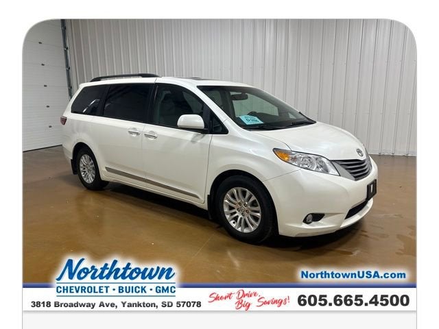 2017 Toyota Sienna XLE Auto Access Seat