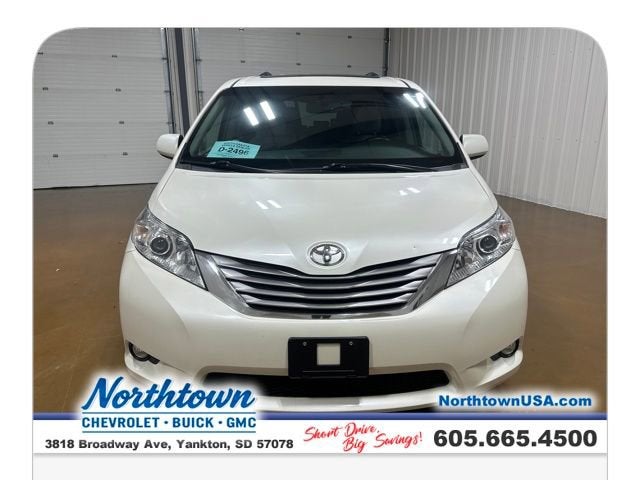 2017 Toyota Sienna XLE Auto Access Seat