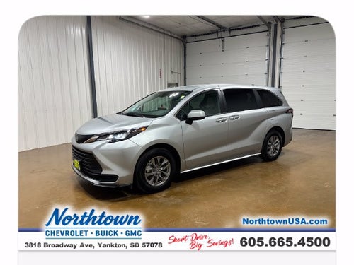 2025 Toyota Sienna LE