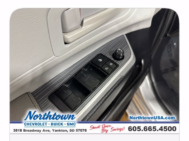 2025 Toyota Sienna LE