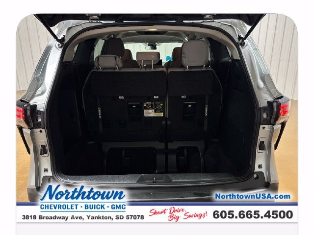 2025 Toyota Sienna LE