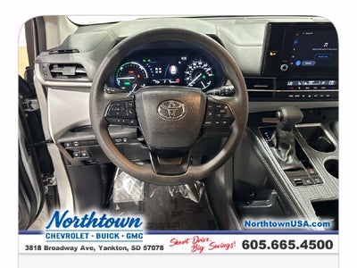 2025 Toyota Sienna LE