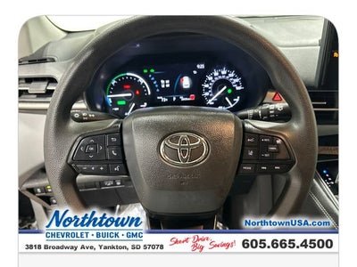 2025 Toyota Sienna LE