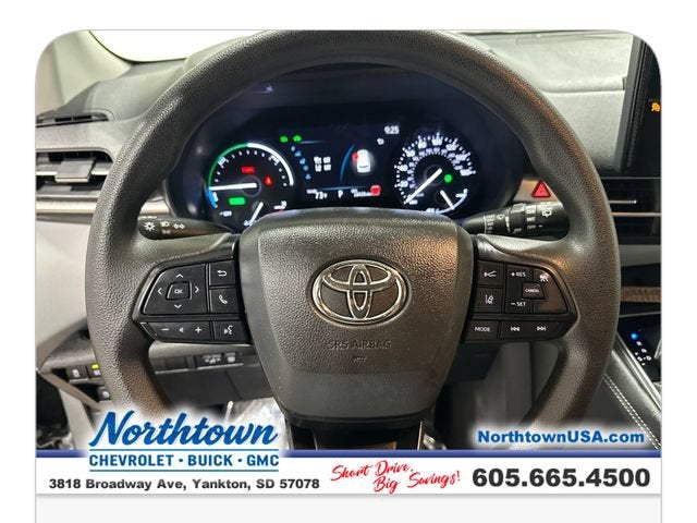 2025 Toyota Sienna LE