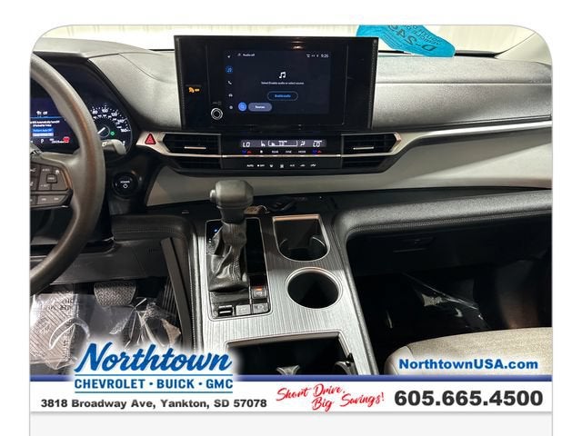 2025 Toyota Sienna LE