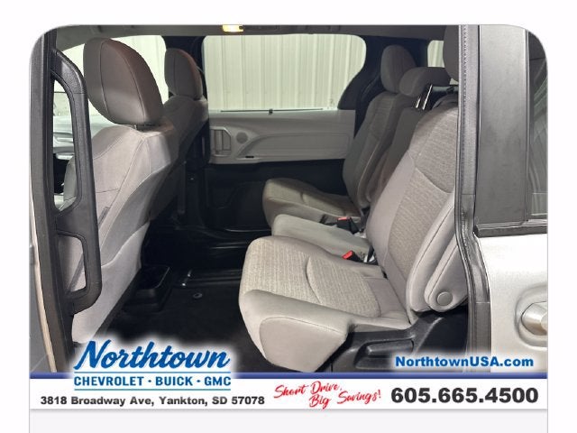 2025 Toyota Sienna LE