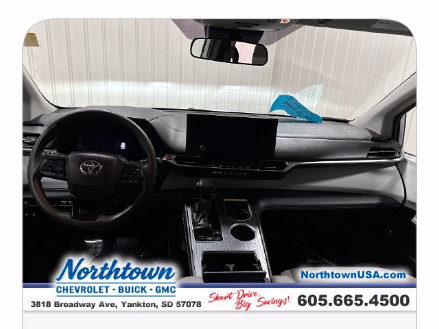 2025 Toyota Sienna LE