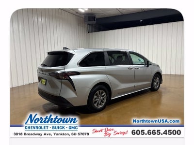 2025 Toyota Sienna LE