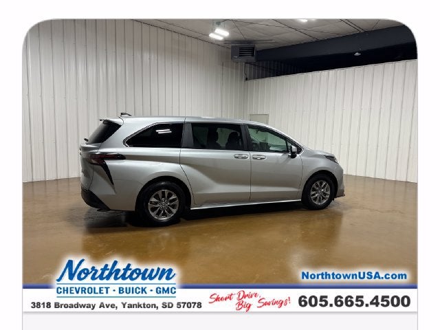 2025 Toyota Sienna LE