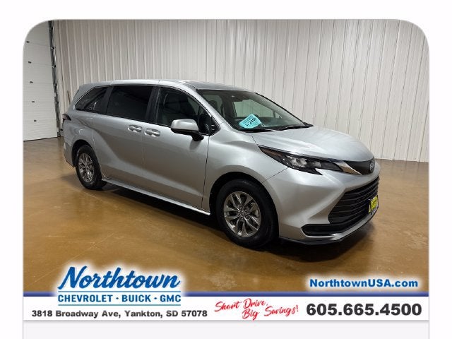 2025 Toyota Sienna LE