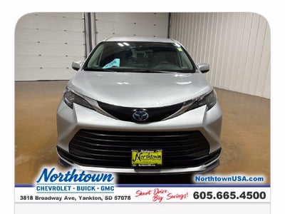 2025 Toyota Sienna LE