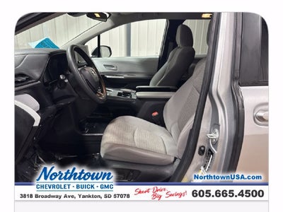 2025 Toyota Sienna LE