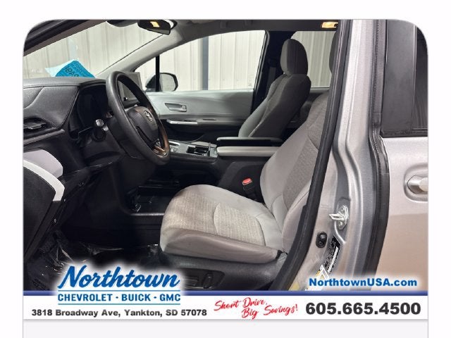 2025 Toyota Sienna LE