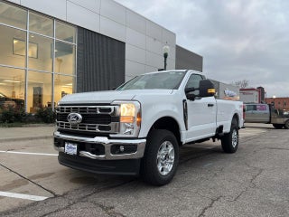 2027 Ford Super Duty F-350 SRW XLT